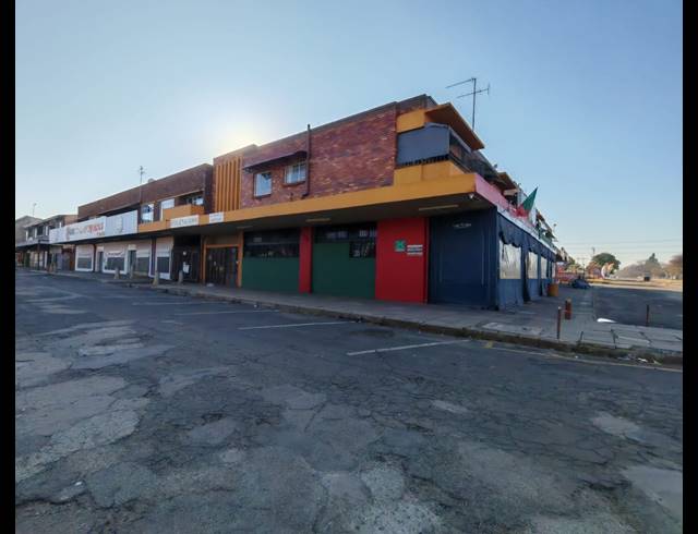2,368M² BUSINESS CENTRE FOR SALE IN THREE RIVERS